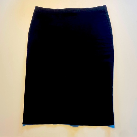 Medium black skirt - Picture 1 of 3